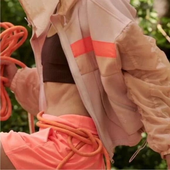 FREE PEOPLE MOVEMENT Summer Breeze Sweat Hoodie Crop Jacket Windbreaker M Pink - Picture 2 of 10